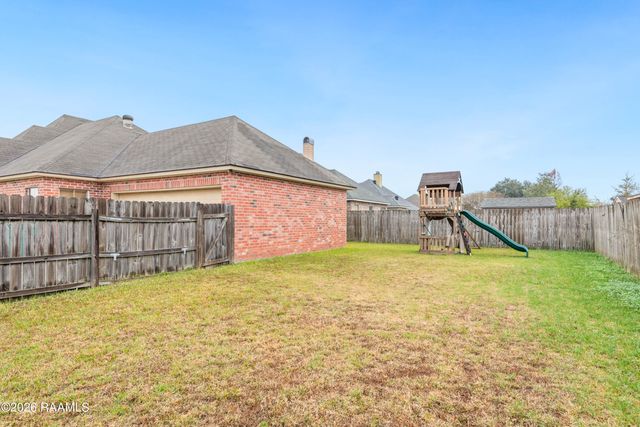 100 Summit Crest Drive, Youngsville, LA 70592