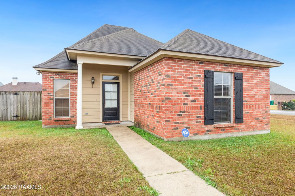 100 Summit Crest Drive, Youngsville, LA 70592