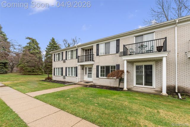100 W Hickory Grove Road A2, Bloomfield Hills, MI 48304