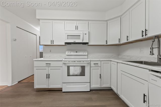 100 W Hickory Grove Road A2, Bloomfield Hills, MI 48304