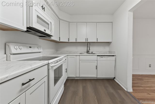 100 W Hickory Grove Road A2, Bloomfield Hills, MI 48304