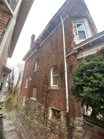 218 Mckinley St, Mt Oliver, PA 15210