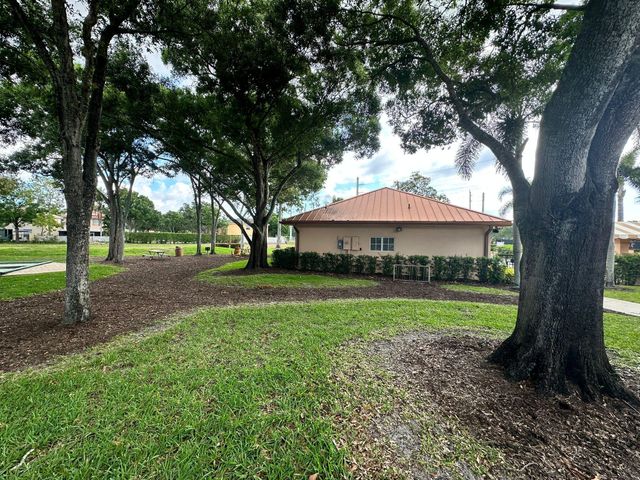 5718 57th Way, West Palm Beach, FL 33409