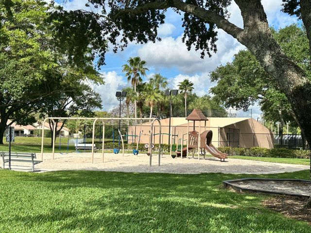 5718 57th Way, West Palm Beach, FL 33409