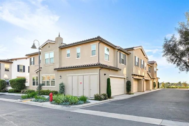 1118 Delpy View, Vista, CA 92084