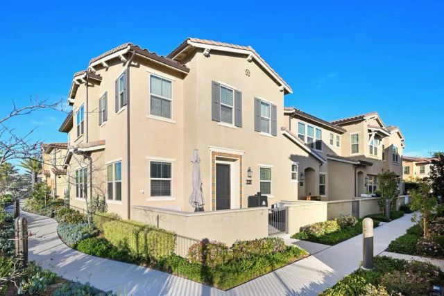 1118 Delpy View, Vista, CA 92084