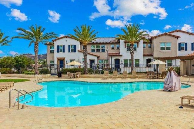 1118 Delpy View, Vista, CA 92084