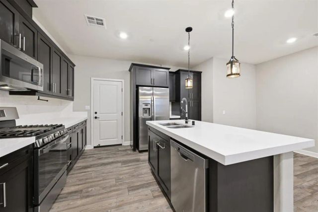 1118 Delpy View, Vista, CA 92084