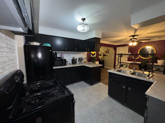 23752 Stewart Avenue, Warren, MI 48089