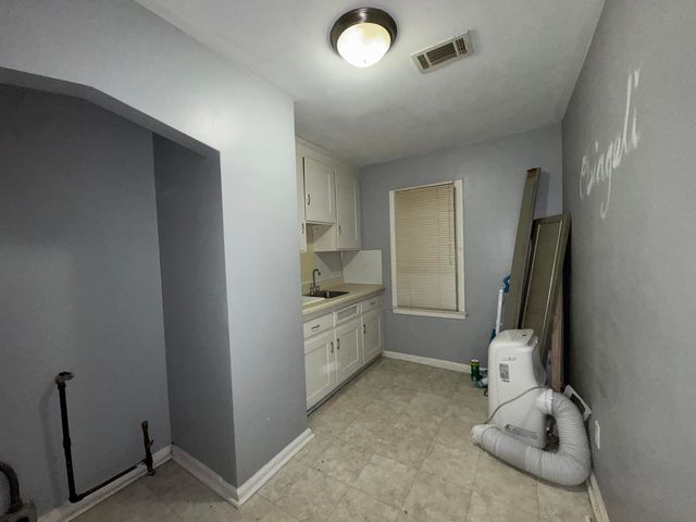 23752 Stewart Avenue, Warren, MI 48089