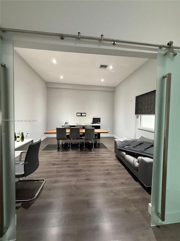 7711 NW 46th St 6, Doral, FL 33166