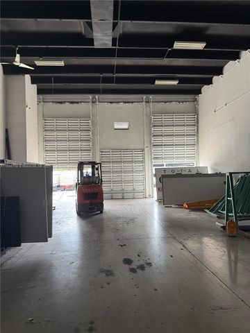 7711 NW 46th St 6, Doral, FL 33166