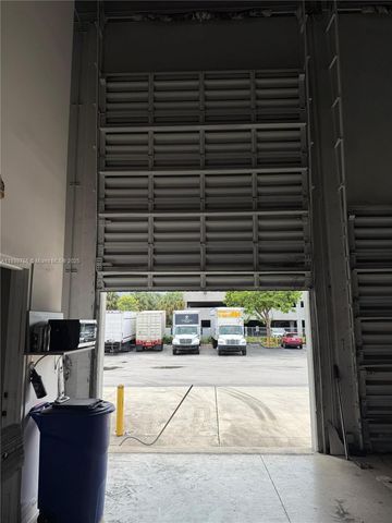 7711 NW 46th St 6, Doral, FL 33166