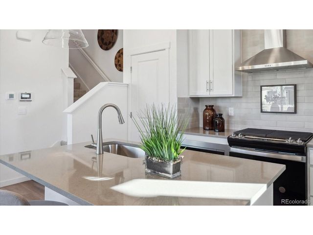 9833 Bahama St, Commerce City, CO 80022