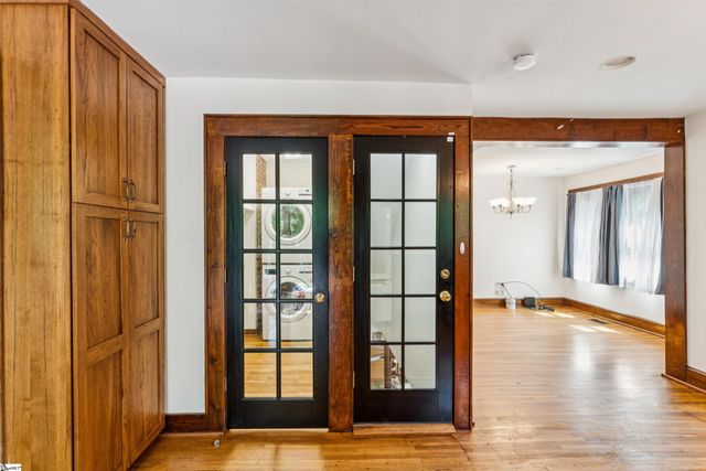 321 S Pine Street, Walhalla, SC 29691