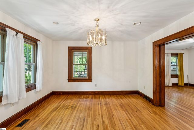 321 S Pine Street, Walhalla, SC 29691