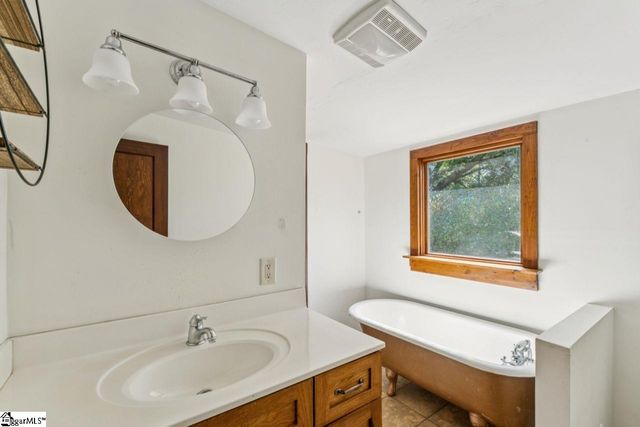 321 S Pine Street, Walhalla, SC 29691