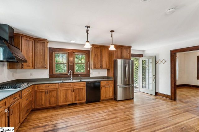 321 S Pine Street, Walhalla, SC 29691