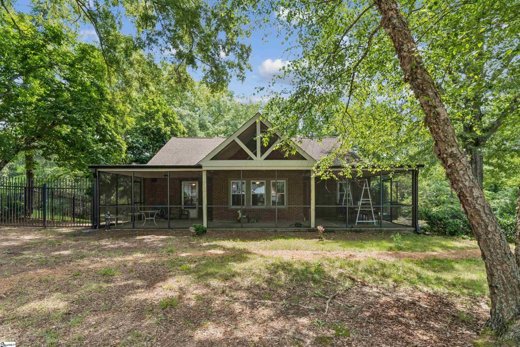 321 S Pine Street, Walhalla, SC 29691