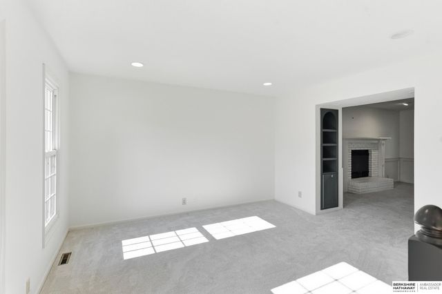 6608 S 107th Street, Omaha, NE 68127