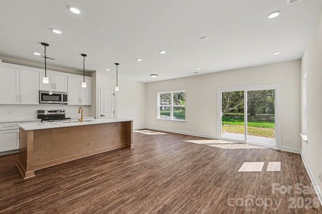 564 W Wilson Avenue, Mooresville, NC 28115