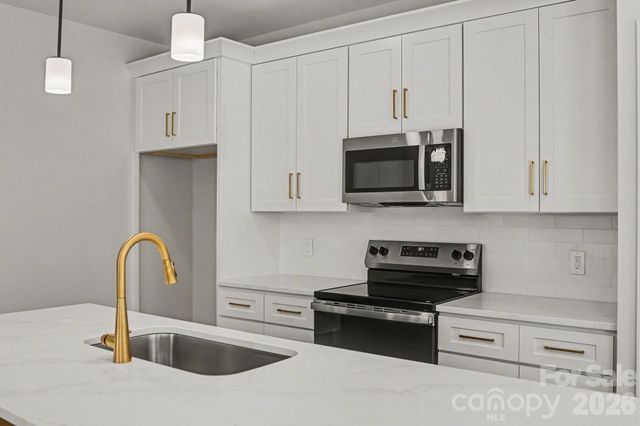 564 W Wilson Avenue, Mooresville, NC 28115