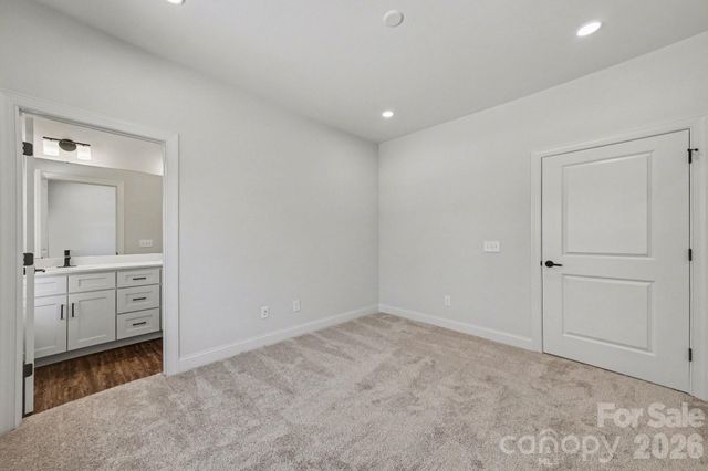 564 W Wilson Avenue, Mooresville, NC 28115