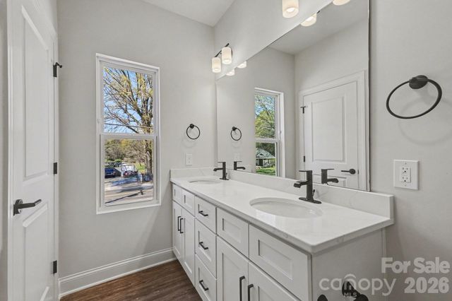 564 W Wilson Avenue, Mooresville, NC 28115