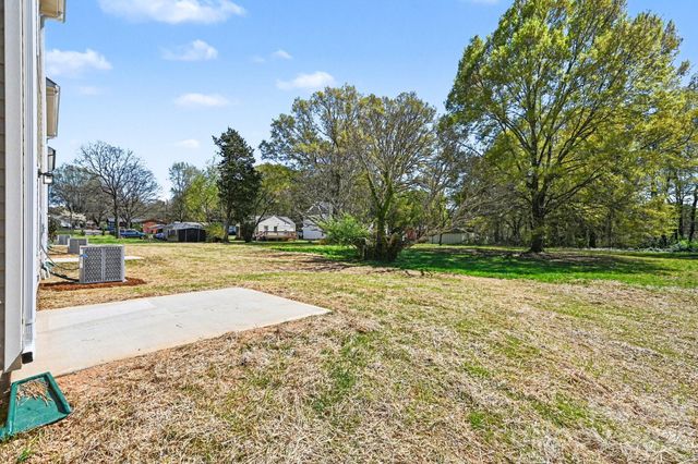 564 W Wilson Avenue, Mooresville, NC 28115