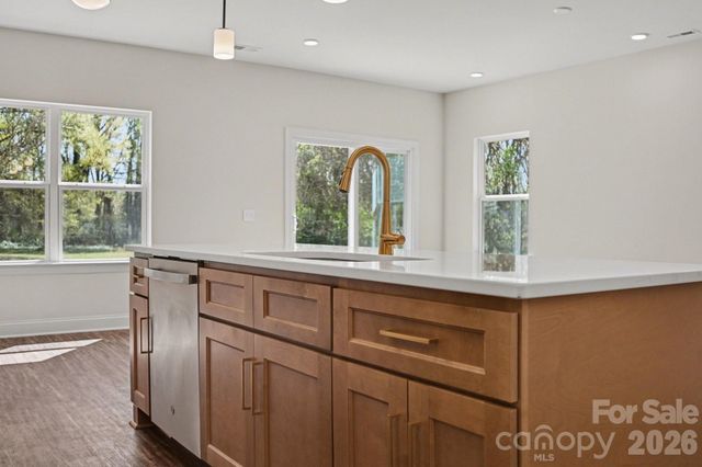 564 W Wilson Avenue, Mooresville, NC 28115