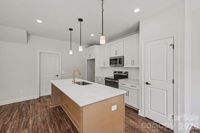 564 W Wilson Avenue, Mooresville, NC 28115