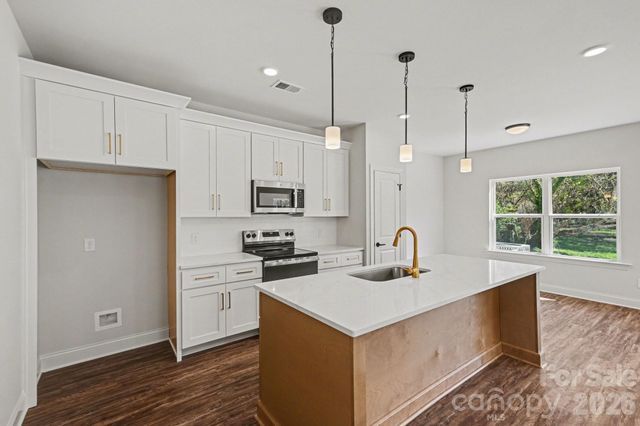 564 W Wilson Avenue, Mooresville, NC 28115