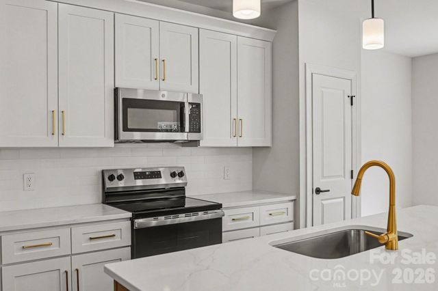 564 W Wilson Avenue, Mooresville, NC 28115