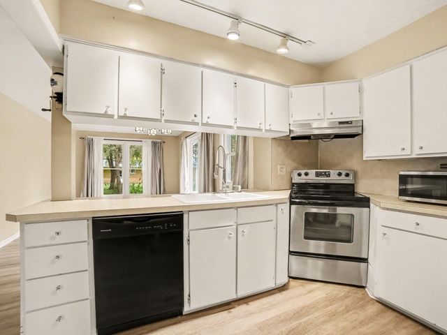 3554 Mccracken Street, Norton Shores, MI 49441