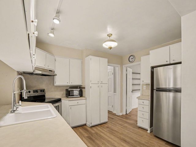 3554 Mccracken Street, Norton Shores, MI 49441