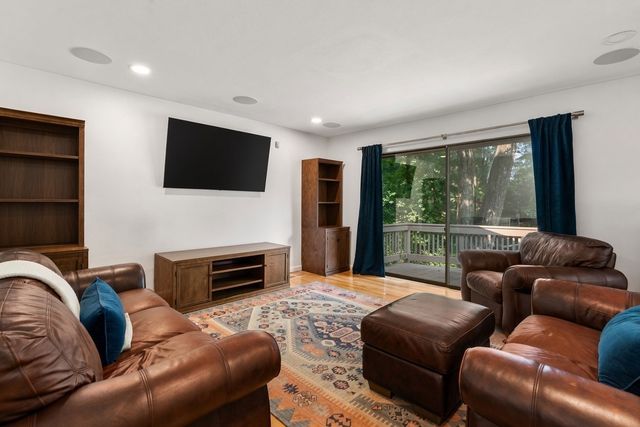 90 Aylesbury Road, Worcester, MA 01609