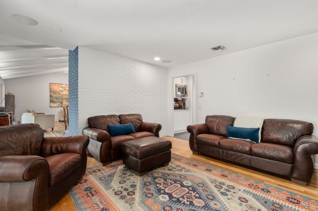 90 Aylesbury Road, Worcester, MA 01609
