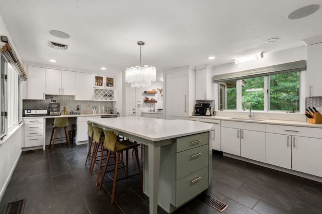 90 Aylesbury Road, Worcester, MA 01609