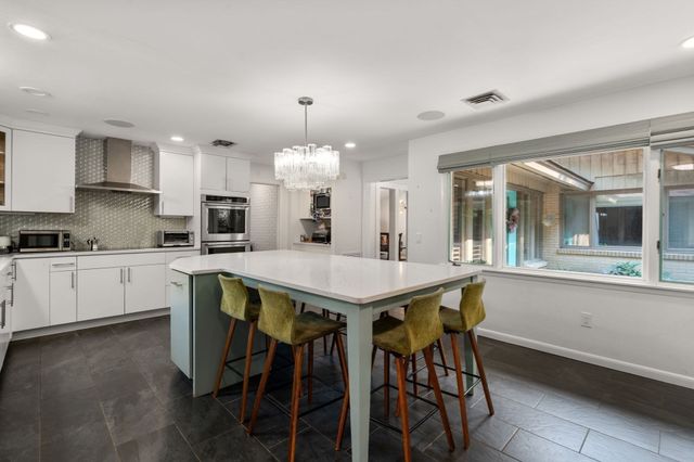 90 Aylesbury Road, Worcester, MA 01609