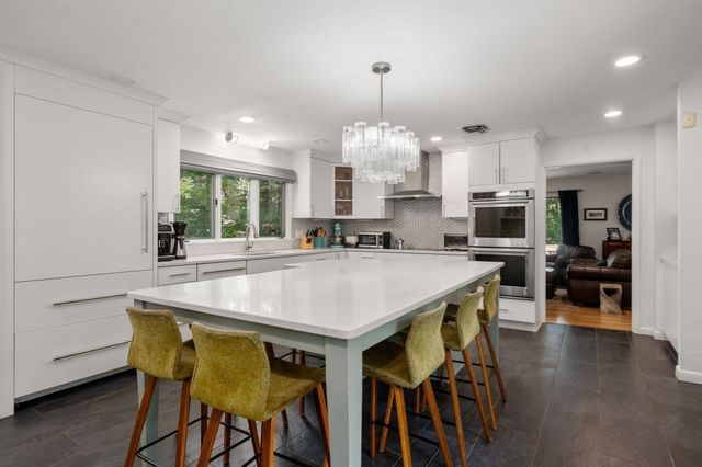 90 Aylesbury Road, Worcester, MA 01609