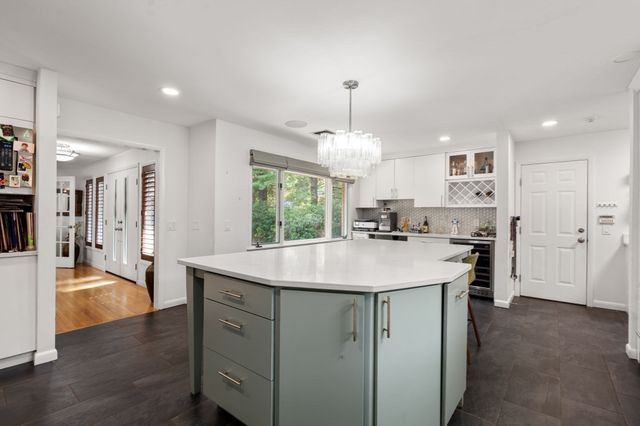 90 Aylesbury Road, Worcester, MA 01609