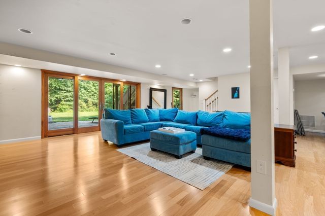 90 Aylesbury Road, Worcester, MA 01609