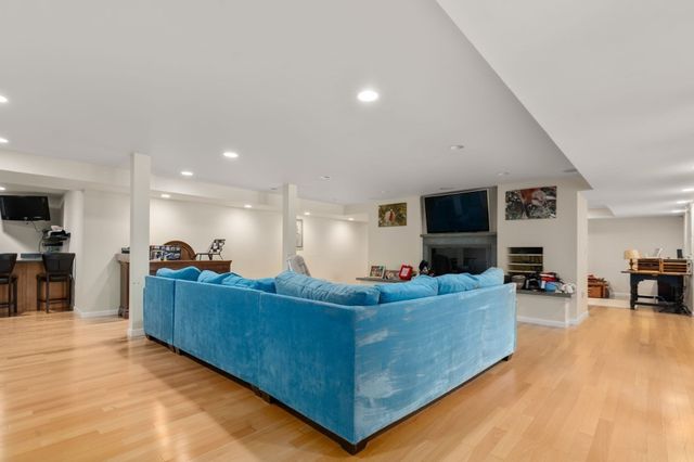 90 Aylesbury Road, Worcester, MA 01609