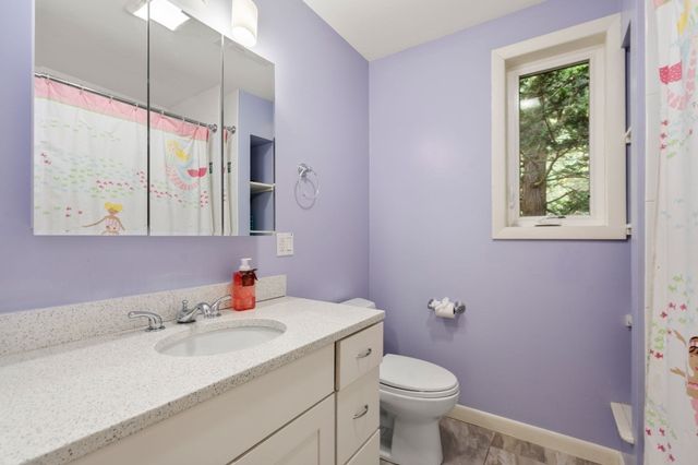 90 Aylesbury Road, Worcester, MA 01609
