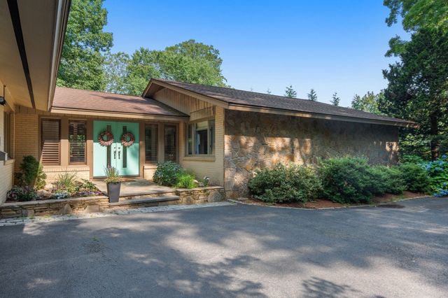 90 Aylesbury Road, Worcester, MA 01609