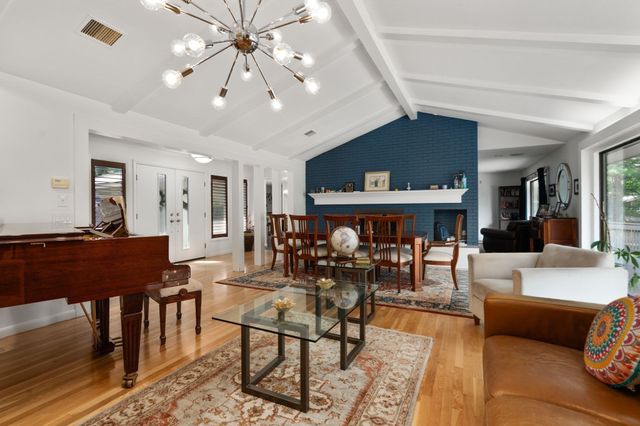 90 Aylesbury Road, Worcester, MA 01609
