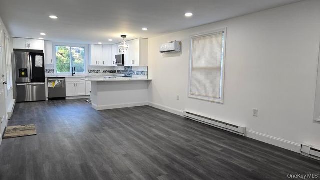 135 Village Circle W, Manorville, NY 11949