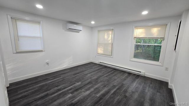 135 Village Circle W, Manorville, NY 11949