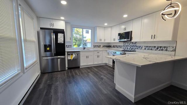 135 Village Circle W, Manorville, NY 11949