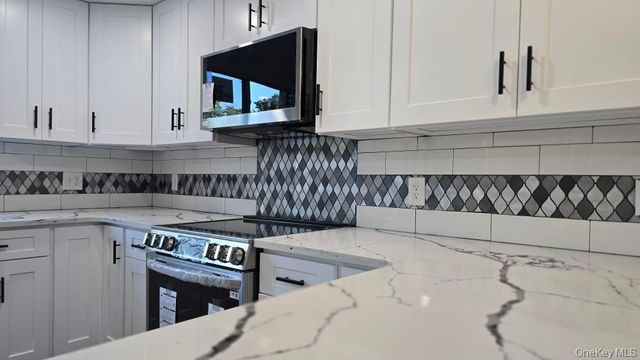 135 Village Circle W, Manorville, NY 11949